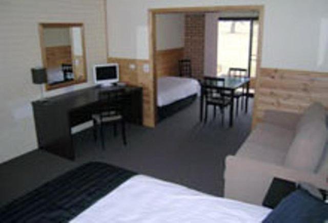 Snowy Mountains Resort And Function Centre Adaminaby Room photo