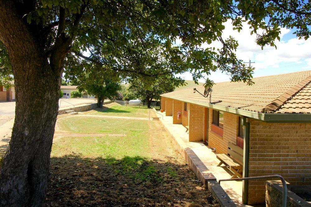 Snowy Mountains Resort And Function Centre Adaminaby Exterior photo