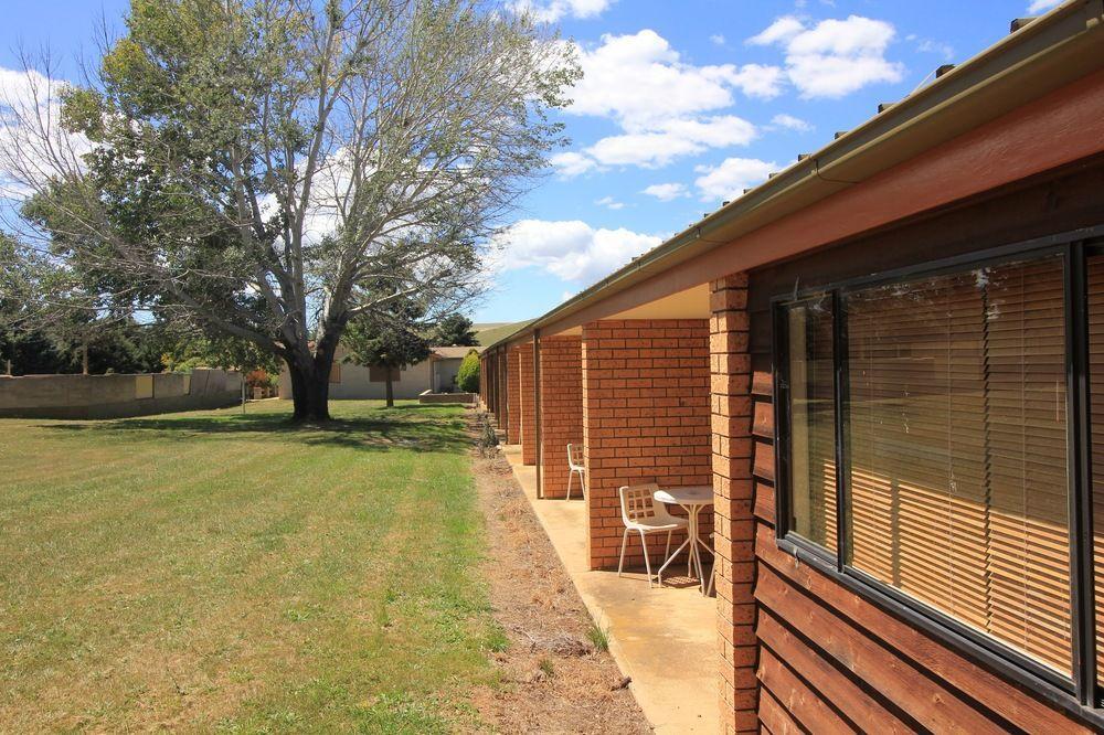 Snowy Mountains Resort And Function Centre Adaminaby Exterior photo