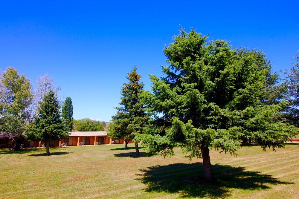 Snowy Mountains Resort And Function Centre Adaminaby Exterior photo