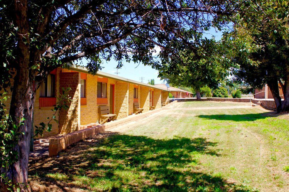 Snowy Mountains Resort And Function Centre Adaminaby Exterior photo